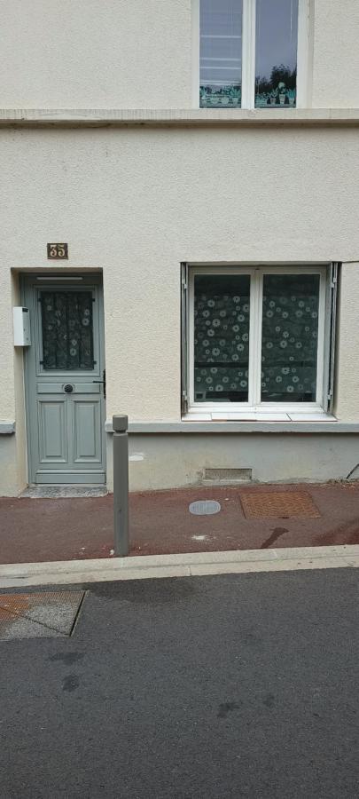 Studio Meuble A Bougival Exteriér fotografie