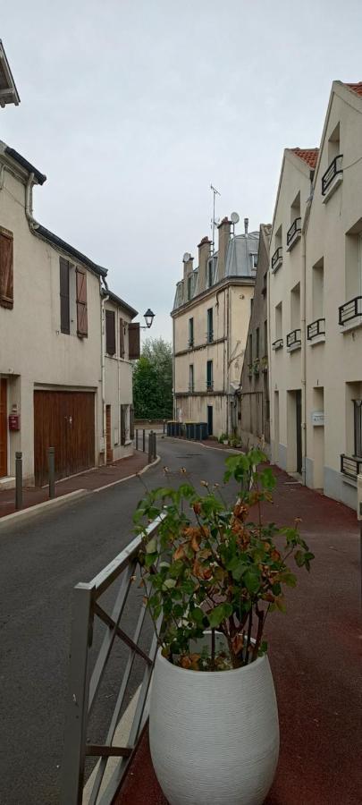 Studio Meuble A Bougival Exteriér fotografie